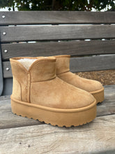 Load image into Gallery viewer, CLARA PLATFORM BOOTS

